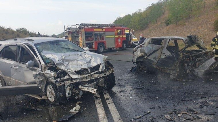 Accident GRAV cu implicarea a trei automobile în apropiere de Sociteni