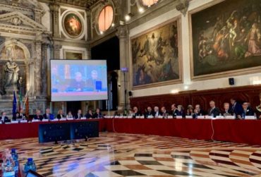 comisia-de-la-venetia-840x420-370x251.jpg