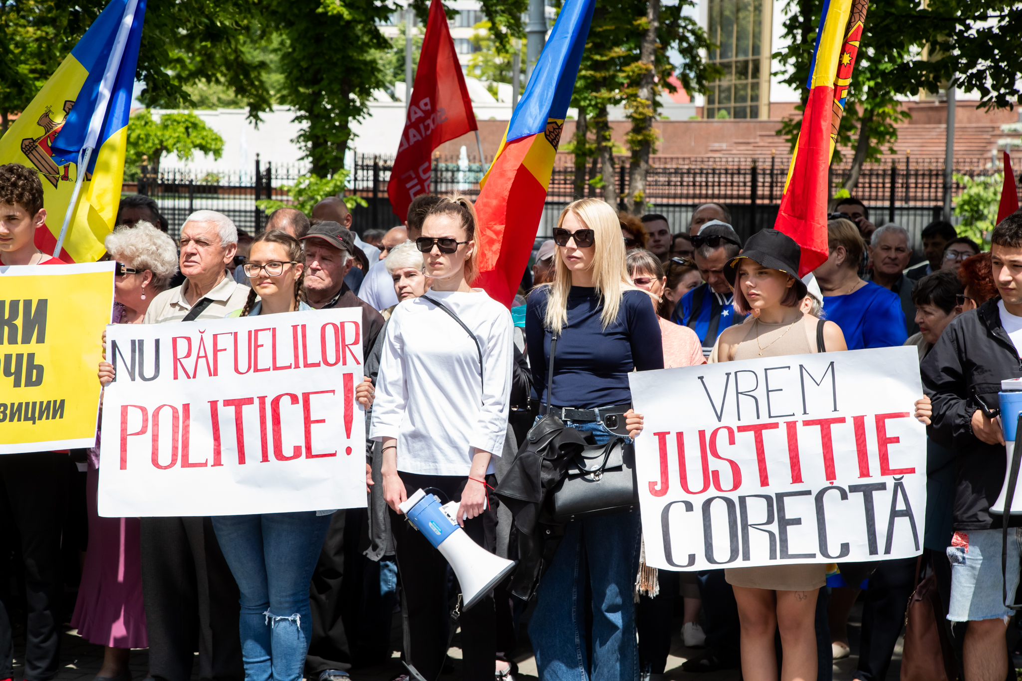 Протест это. Политическая оппозиция. Протесты в Молдове. Полит протест. Плакат.