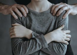abuzuri-sexuale-1920x864-1-900x505-1-260x188.jpg