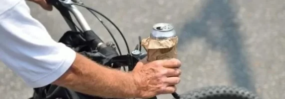 bicicleta-alcool-800x456-1-571x200.webp