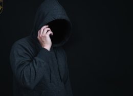 escroc9985-260x188.jpg